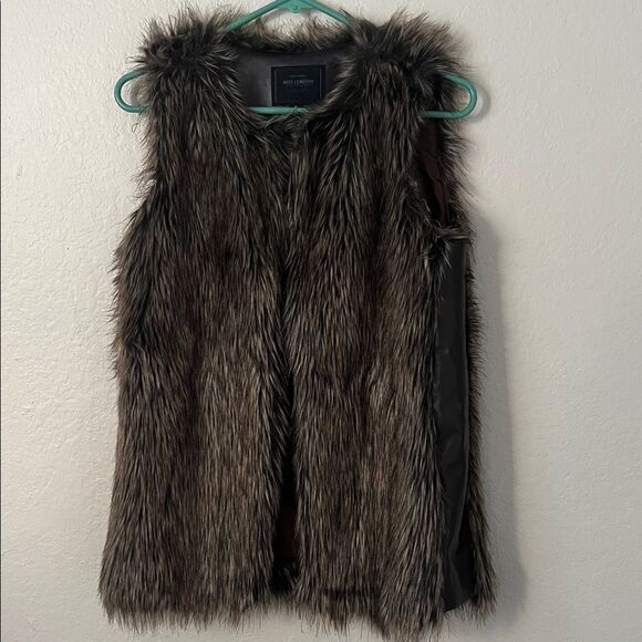 Miss London Black Label Women's Faux Fur Lined Vest in Size S - Picture 1 of 11